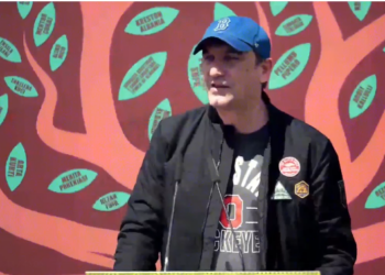 Kërkohet arrestimi, Veliaj në tjetër planet/ Flet për dinjitet dhe mbjellje pemësh