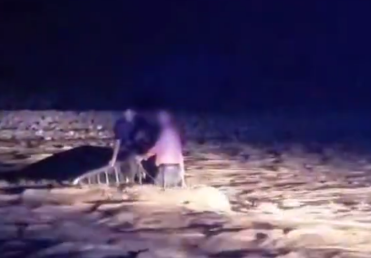 Prag tragjedie në Osum, makina ngec në lumë – VIDEO