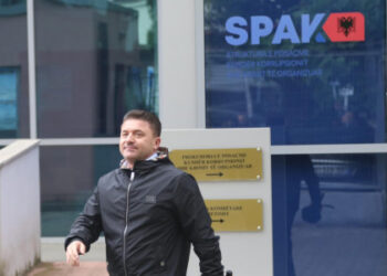 U mor në pyetje për 4 orë, Elvis Roshi del nga SPAK: Nuk mund të flas për shkak të hetimit