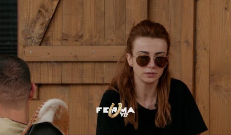 Rrëfehet Xhensila Pera për sëmundjen e nënës dhe sherrin me Robert Aliaj: Më quajti ‘kjo plaka’