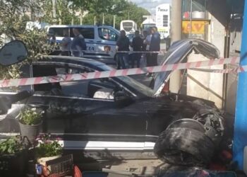 Aksident i rëndë në Durrës, makina merr përpara dy persona dhe përfundon në…