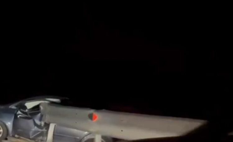 Aksident në Kuç/ Makina përplaset me trafikndarësen, drejtuesja në gjendje të rëndë