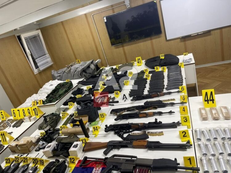 Zbulohen armatime në Veri, ministri Sveçla: Serbia po bën plane ogurzeza