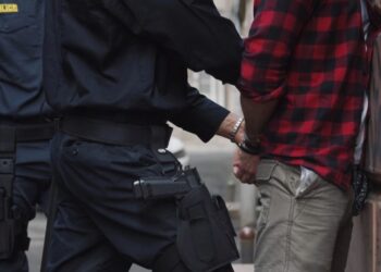 “Do të jesh e imja”/ Shqiptari ngacmon 15-vjeçaren greke, përfundon në qeli