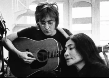 Kitara e John Lennon thyen rekord në ankand