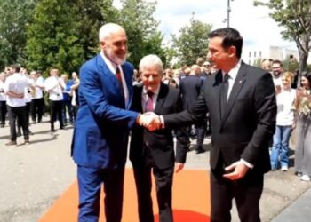 Takimi i akullt me Veliajn! Rama: Vetëm Ali Ahmeti më kthente këtu