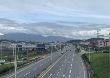 Nis rehabilitimi i aksit rrugor Tiranë-Durrës, një korsi do të jetë përkohësisht e bllokuar