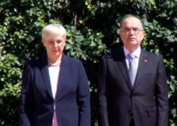Presidenti Begaj pret në një ceremoni zyrtare homologen sllovene