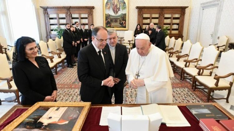 Presidenti Begaj pritet në Selinë e Shenjtë nga Papa Françesku