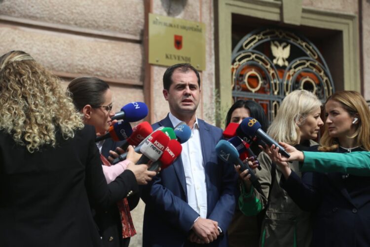 Bylykbashi: Votimi i diasporës të bëhet me postë ndërkombëtare