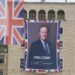 “Welcome Lord Cameron”, flamuj e banderola në Tiranë për Sekretarin e Jashtëm britanik