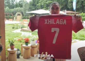 “Për plakën time”, fëmijët i sjellin dhuratë Çiljetës: Vdeksha unë për ju…