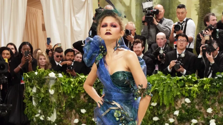Mbahet MetGala, yjet që lanë “botën pa frymë” me veshjet e tyre/ FOTO