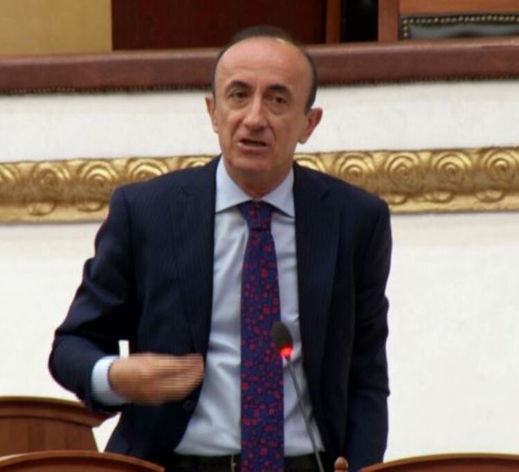 Deputeti Sula: Kurrë mos u ngopshi me pushtet e pasuri!