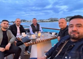 Drejtorët e bashkisë Kurbin drejt Athinës si ‘emigrantë’ për të pritur Ramën!