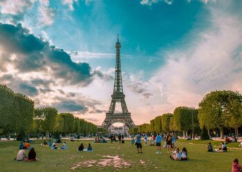 Rritet çmimi për turistët që duan të vizitojnë nga afër kullën “Eiffel”