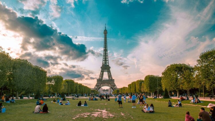 Rritet çmimi për turistët që duan të vizitojnë nga afër kullën “Eiffel”