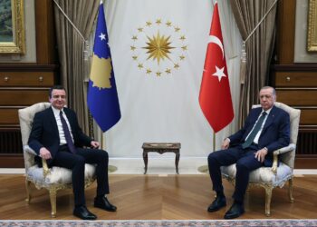 Erdogan takohet me Kurtin: Turqia do të mbështesë Kosovën në çdo fushë