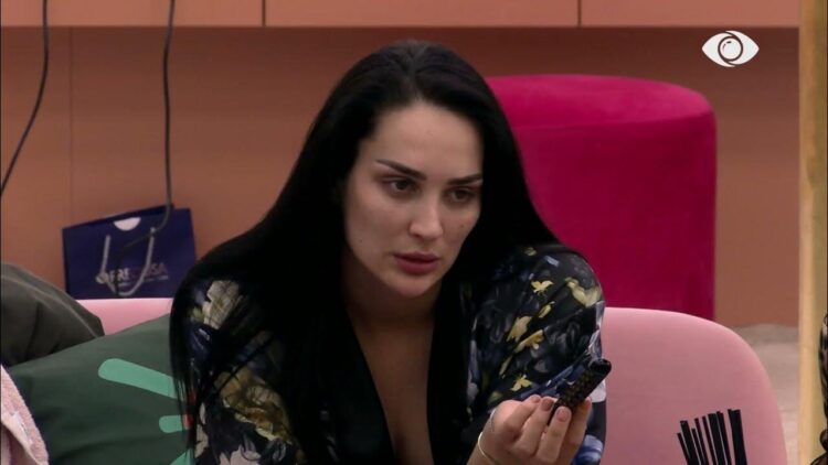 “Dhomë po*dhacësh”/ Djemtë “lëshojnë” gazra, Erjola nuk duron më dhe…