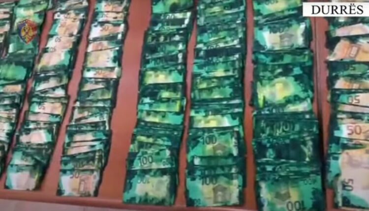 U kapën me Euro të vjedhura nga bankat europiane, lihen në arrest shtëpie 2 të arrestuarit
