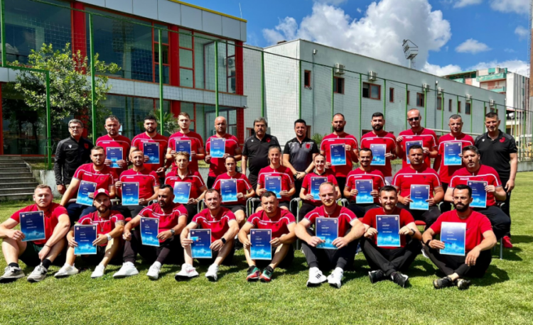 Mbyllet kursi UEFA B i FSHF-së në zonën e Fierit, diplomohen 28 trajnerë të rinj