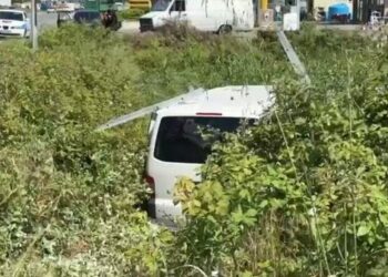 Furgoni i Ministrisë së Shëndetësisë del nga rruga në Lezhë-Laç, humb jetën shoferi (Emri)