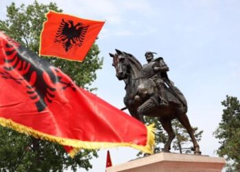 Monumenti i Skënderbeut vendoset në Gjakovë dhe në Eger të Hungarisë