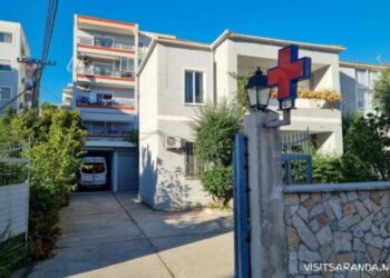 U rrëzua duke punuar në kopësht, humb jetën e moshuara