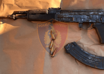 53-vjeçari tenton t’i japë fund jetës me kallashnikov në Tiranë