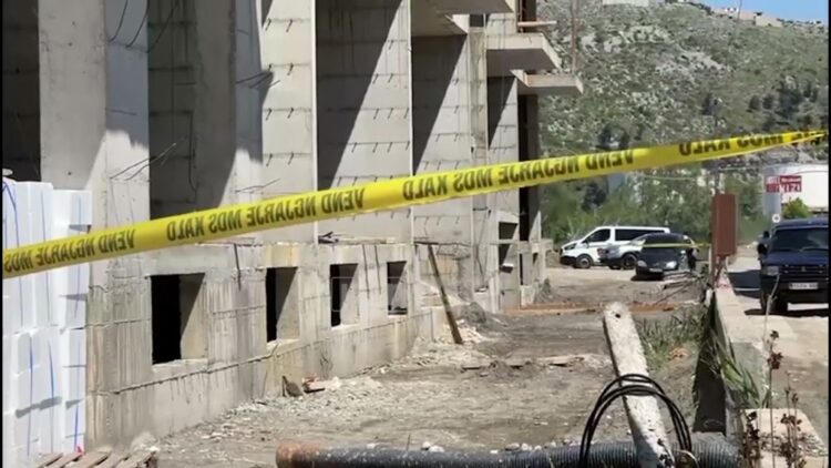 Vdekja e dy punëtorëve në Shëngjin, policia ushtron kontrolle në 2 kantiere ndërtimi