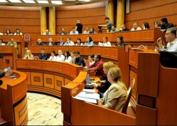 Blushi i kthehet Veliajt në Këshillin Bashkiak: Hajdut i fëlliqur, në burg e ke vendin