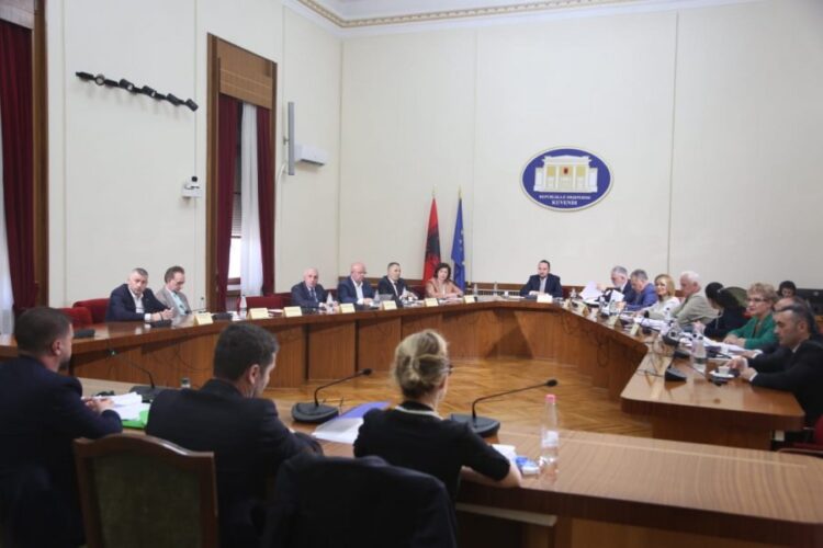 Komisioni për TIMS/ PS kërkon pushim, Salianji: Shpresoj mos t’ia fusni vrapit