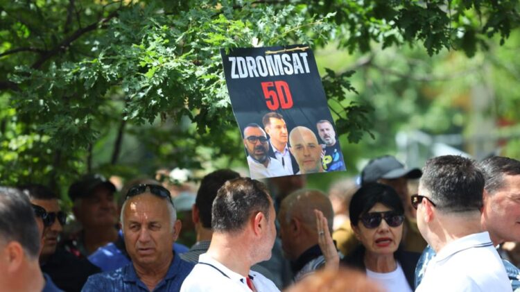 Protesta e tetë, shtohen molotovët në tubimin për dorëheqjen dhe arrestimin e Veliajt