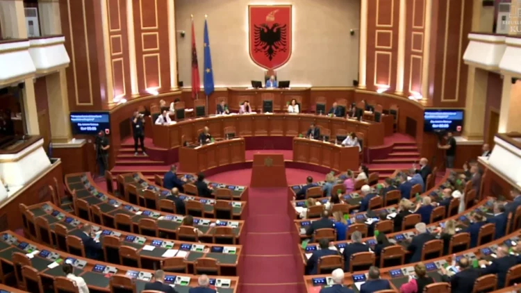 Hajduti bërtet: “kapeni hajdutin”, PS miraton komisionin anti-korrupsion