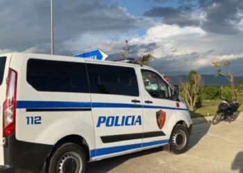 E rëndë, familjarët gjejnë të vdekur pranë shtëpisë 64-vjeçarin