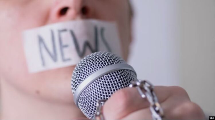 VOA: E drejta për informim vijon të mbetet problem në Shqipëri