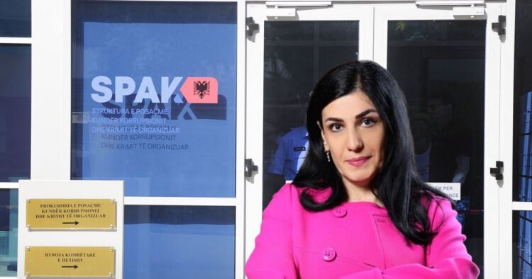 Tenderi 16.5 mln euro i laboratorëve/ SPAK mësyn te AKSHI, sekuestrohen kompjuterë dhe telefona