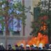 Protesta para Bashkisë së Tiranës, hidhet molotov në drejtim të godinës