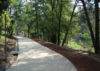 Ngacmoi seksualisht dhe kërcënoi me thikë një 34-vjeçare te Liqeni Artificial, në kërkim 56-vjeçari