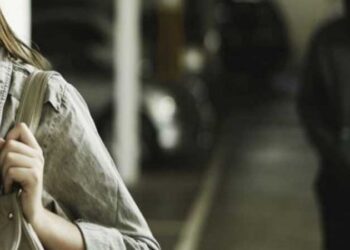 Përndiqte të miturën, arrestohet 50-vjeçari në Gramsh