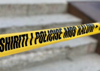 Ngjarje e rëndë në Kosovë, vajza qëllon me thikë babanë pas debatit