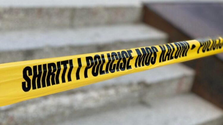 Ngjarje e rëndë në Kosovë, vajza qëllon me thikë babanë pas debatit