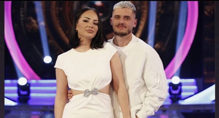 Sara poston foton duke ngrënë fasule: Bebi nuk ka naze, ka gusto