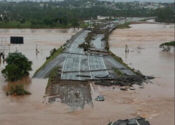 Mbi 100 persona të zhdukur, rritet numri i viktimave nga përmbytjet në Brazil