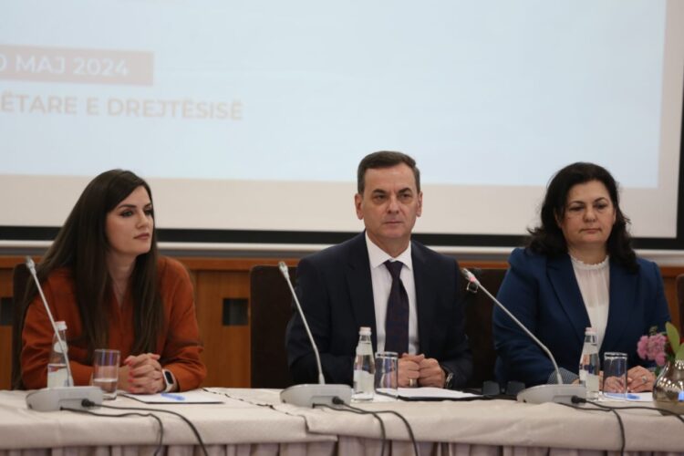 Dita e Drejtësisë, Sadushi ngre shqetësimet: Në disa gjykata nuk ka as salla gjykimi