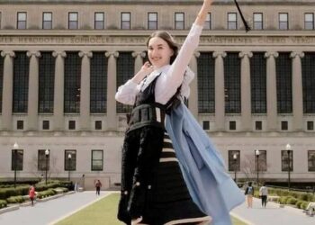 Studentja shqiptare në “Columbia” vishet me xhubletë ditën e diplomimit