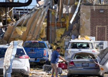 Stuhi dhe tornado në SHBA, të paktën 20 persona humbin jetën