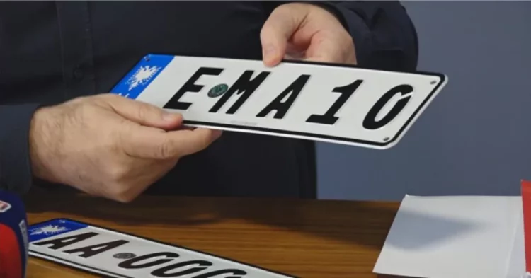 Shqiptarët ‘të fiksuar’ pas targave të personalizuara, vetëm në 4 muaj u grumbulluan 73.4 mln lekë