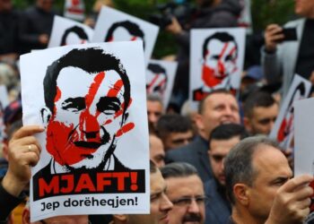 Këlliçi thirrje policëve: Rreshtohuni me  qytetarët, kjo betejë është edhe për ju!