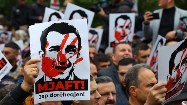 Këlliçi thirrje policëve: Rreshtohuni me  qytetarët, kjo betejë është edhe për ju!